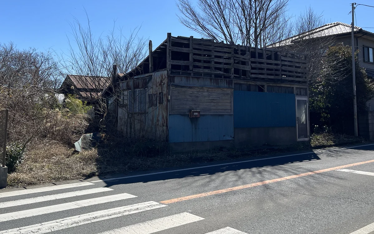 印西市浦部で取り扱った土地の古家が残る現地写真